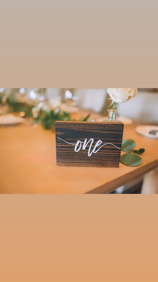 Wood Table Numbers 3D style