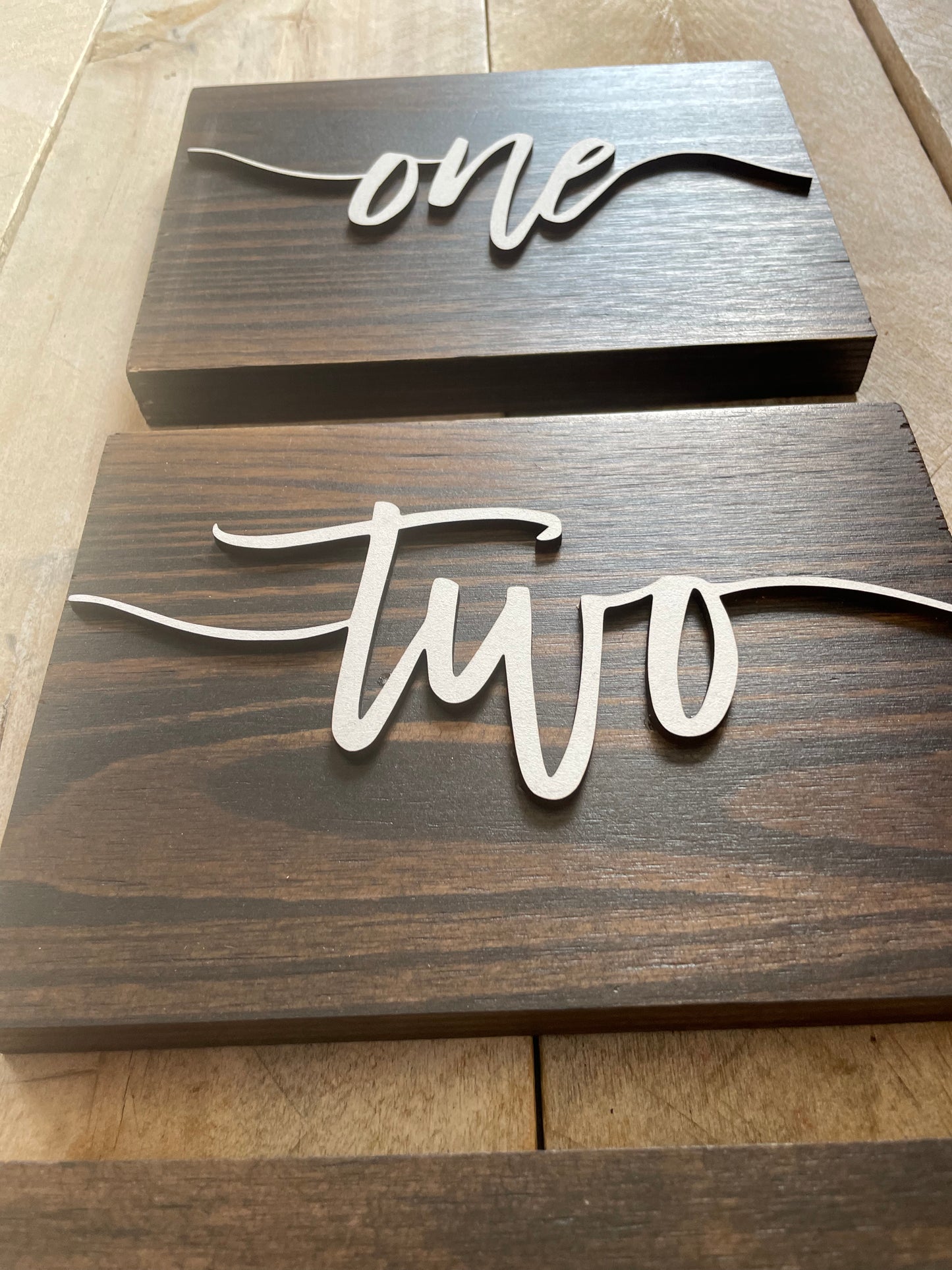 Wood Table Numbers 3D style